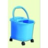 CUBO FREGASUELOS CON RUEDAS AZUL23610
